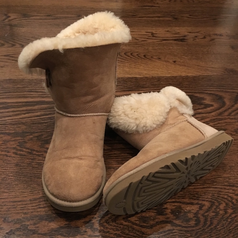 Uggs Bailey Button - image 1